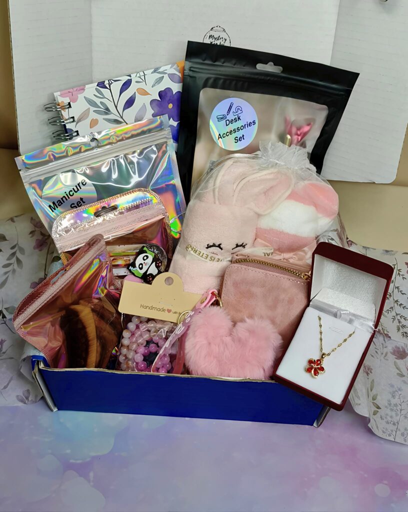 Medium Mystery Box Cadeauset – Luxe Cadeau met 10 Unieke Items (4 cosmetica en 6 diverse categorieën of optioneel zonder cosmetica: 10 trekkingen uit de overige categorieën)